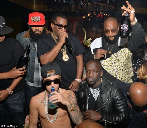 Justin Bieber hanging out with the 'homies'